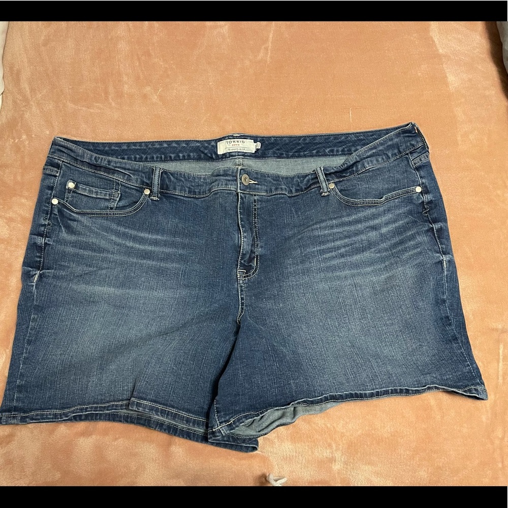 Torrid shorts, 30